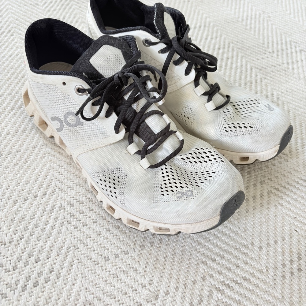 On Running Black and White Athletic Shoes - Picture 2 of 5
